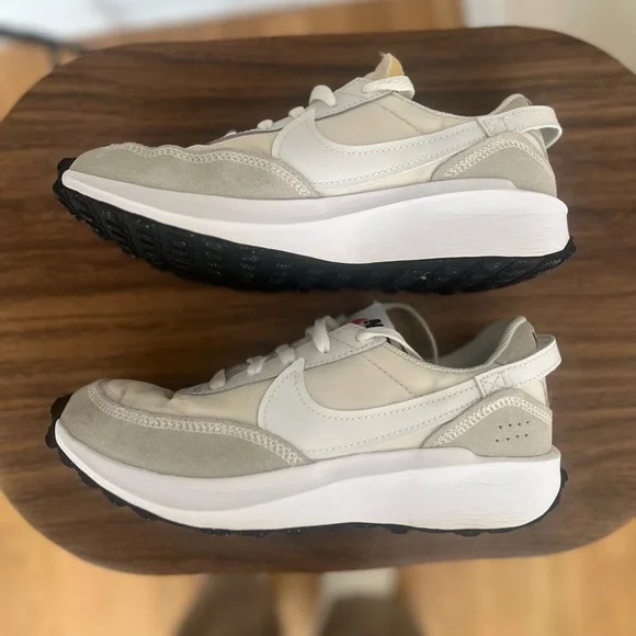 Nike Women’s Waffle Debut Sneaker Sneakers Athletic Shoes White 6 - Picture 3 of 6